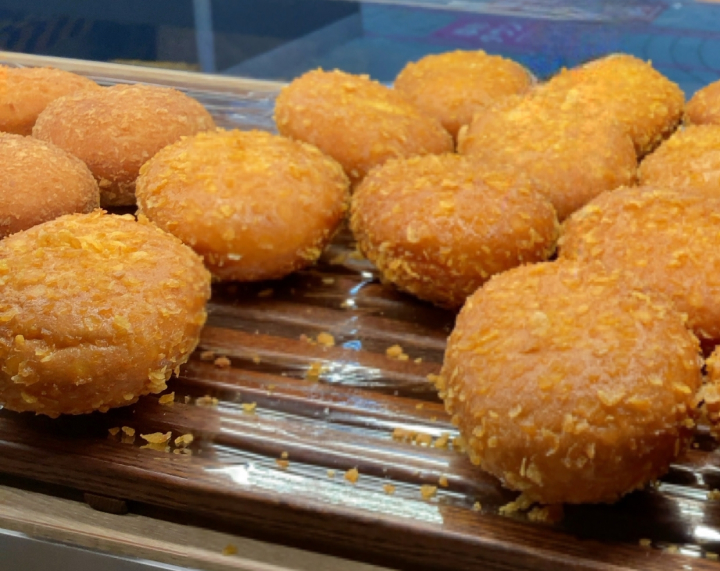 店頭に並ぶカレーパン